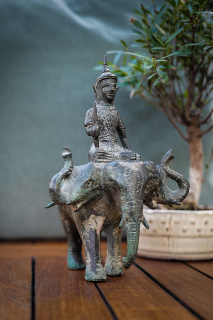 Elephant-a-trois-tetes-du-laos-en-bronze